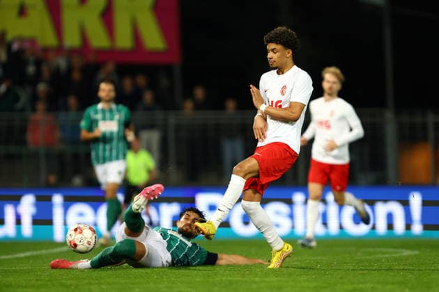 5 Deniz Hasan Yilmaz (VfB Lübeck), 17 David Bilal Achamou Damala (Eimsbütteler TV) Fußball I Herren I Regionalliga Nord I Saison 2026-2027 I 12. Spieltag I VfB Lübeck - Eimsbütteler TV I 02.10.2026 I Stadion an der Lohmühle