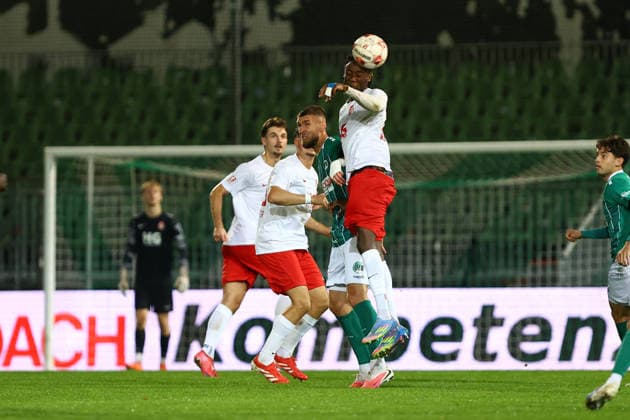 9 Selim Ajkic (VfB Lübeck), 16 Stephan Wemakor (Eimsbütteler TV) Fußball I Herren I Regionalliga Nord I Saison 2026-2027 I 12. Spieltag I VfB Lübeck - Eimsbütteler TV I 02.10.2026 I Stadion an der Lohmühle