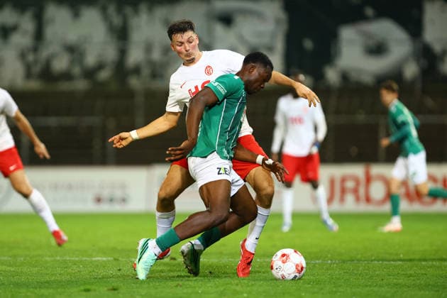 37 Joel Amadi (VfB Lübeck), 23 Jasper Hölscher (Eimsbütteler TV) Fußball I Herren I Regionalliga Nord I Saison 2026-2027 I 12. Spieltag I VfB Lübeck - Eimsbütteler TV I 02.10.2026 I Stadion an der Lohmühle