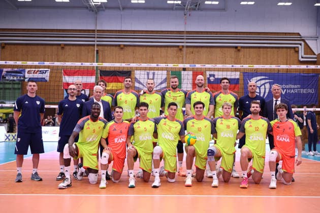 VOLLEYBALL - Coppa Pallavolo Senza Confini HARTBERG,AUSTRIA,02.OCT.26 - VOLLEYBALL - Coppa Pallavolo Senza Confini, VfB Friedrichshafen vs Verona Volley. Image shows team of Verona.  GEPAxpictures xChrisxBauer