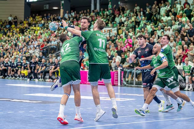 OPEL Handball Bundesliga; HSG Wetzlar - Rhein-Neckar-Löwen, 02.10.26 Robert Timmermeister (Rhein-Neckar Löwen, 7), Nikolaj Laesoe (HSG Wetzlar, 32), Petter Oeverby (HSG Wetzlar, 11), Aron Seesing (Rhein-Neckar Löwen, 21), Cyrill Akakpo (HSG Wetzlar, 20) OPEL Handball Bundesliga; HSG Wetzlar - Rhein-Neckar-Löwen: Wetzlar, 02.10.26 Copyright: xBEAUTIFULxSPORTS Roeczeyx