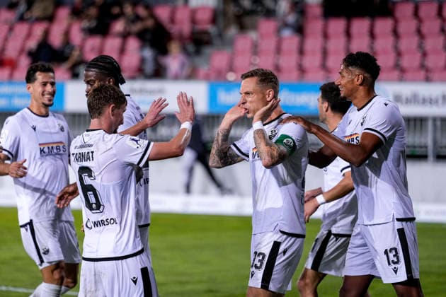 v.li.: Niklas Tarnat (SVS, 6), Torschütze Marco Kehl-Gomez (SVS, 33, Kapitän), Yannick Osee (SVS, 13), Spieler vom SV Sandhausen (SVS), jubeln über das Tor zum 1:0, Jubel, Torjubel, Torerfolg, celebrate the goal, goal, celebration, jubelt ueber das Tor, Freuen, Freude, freut sich, optimistisch, positiv, Spielszene, Highlight, Action, Aktion, 02.10.2026, Sandhausen (Deutschland), Fussball, Regionalliga Südwest, SV Sandhausen - 1. FC Kaiserslautern II