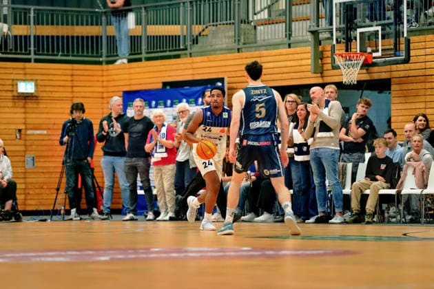 GER, VfL SparkassenStars Bochum vs. Eisbaeren Bremerhaven, Basketball, ProA, 2. Spieltag, Spielzeit 2026 2027, 02.10.2026,JaMonta Black (VfL SparkassenStars Bochum) GER, VfL SparkassenStars Bochum vs. Eisbaeren Bremerhaven, Basketball, ProA, 2. Spieltag, Spielzeit 2026 2027, 02.10.2026 VfL SparkassenStars Bochum Copyright: xEibner-Pressefoto JavadxMohammadpourx EP_JMR