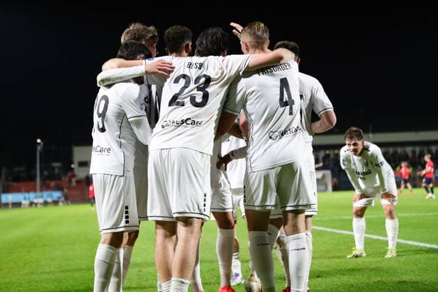 02.10.2026, Fussball, Herren, Regionalliga Bayern, Saison 2026 2027, 12. Spieltag: SpVgg Unterhaching - FC Schweinfurt 05 Schweinfurt feiert das 1:0 Unterhaching Uhlsport-Park Unterhaching Bayern Deutschland