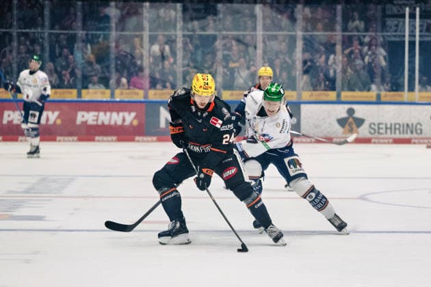 Philipp Bidoul (Loewen Frankfurt, 24) GER, Loewen Frankfurt vs. Eisbaeren Berlin, Eishockey, PENNY DEL, 5. Spieltag, Spielzeit 2026 2027, 02.10.2026 GER, Loewen Frankfurt vs. Eisbaeren Berlin, Eishockey, PENNY DEL, 5. Spieltag, Spielzeit 2026 2027, 02.10.2026 Frankfurt am Main Copyright: xEibner-Pressefoto AttilaxZigax EP_AZA