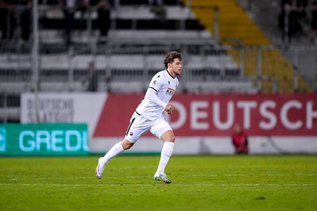 Maximilian Wagner (SVS, 9), bei seiner Einwechslung, Aktion, Action, Spielszene, 02.10.2026, Sandhausen (Deutschland), Fussball, Regionalliga Südwest, SV Sandhausen - 1. FC Kaiserslautern II
