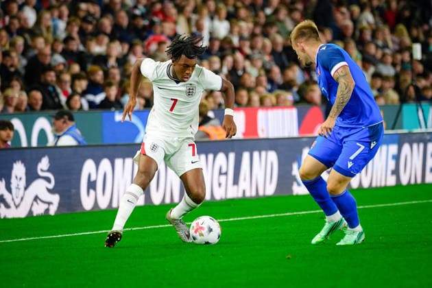 England U21, U 21 and Slovakia U21 players battle for possession during the UEFA U21 EURO 2027 qualifying match between England U21 and Slovakia U21 at bet365 Stadium, Stoke-on-Trent, England. (Photo by Jay Soundo) Copyright: xJayxSoundox xSportsxPressxPhotox Sportspressphoto_SPR243883