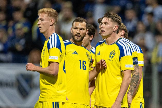 261002 Hugo Larsson, Jesper Karlström and Viktor Gyökeres of Sweden during the Nations League football match between Bosnia and Herzegovina and Sweden on October 2, 2026 in Zenica. Photo: Ludvig Thunman BILDBYRAN kod LT LT0823 fotboll football soccer fotball nations league uefa nations league bosnia and herzegovina sverige sweden sverige a bbeng Copyright: LUDVIGxTHUNMAN BB261002LT082