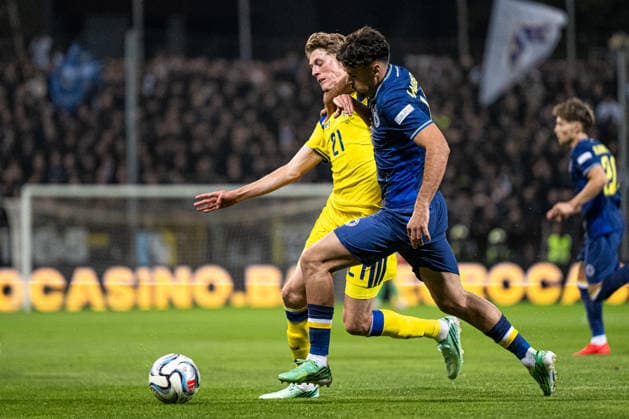 261002 Alexander Bernhardsson of Sweden and Kerim Alajbegovic of Bosnia and Herzegovina during the Nations League football match between Bosnia and Herzegovina and Sweden on October 2, 2026 in Zenica. Photo: Ludvig Thunman BILDBYRAN kod LT LT0823 fotboll football soccer fotball nations league uefa nations league bosnia and herzegovina sverige sweden sverige a bbeng Copyright: LUDVIGxTHUNMAN BB261002LT087