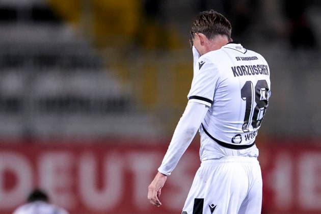 Tim Korzuschek (SVS, 18), Spieler vom SV Sandhausen (SVS), enttäuscht über das Unentschieden, nur remis, Enttäuschung nach dem Schlusspfiff, Highlight, Punktverlust, Frustration, disappointed, pessimistisch, 02.10.2026, Sandhausen (Deutschland), Fussball, Regionalliga Südwest, SV Sandhausen - 1. FC Kaiserslautern II