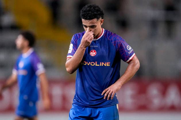 Nassim El Ouarti (FCK, 33), Spieler vom 1. FC Kaiserslautern II U21, U 21 , enttäuscht über das Unentschieden, nur remis, Enttäuschung nach dem Schlusspfiff, Highlight, Punktverlust, Frustration, disappointed, pessimistisch, 02.10.2026, Sandhausen (Deutschland), Fussball, Regionalliga Südwest, SV Sandhausen - 1. FC Kaiserslautern II