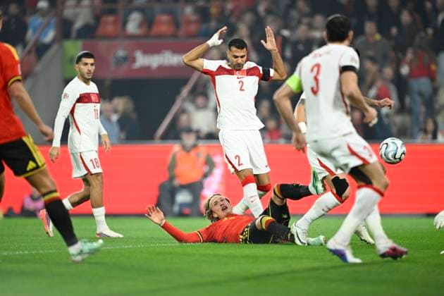 Belgium v Turkey - UEFA Nations League 2026 LIEGE, BELGIUM - OCTOBER 02 : Godts Mika forward of Belgium battles for the ball with Celik Zeki defender of Turkey during the UEFA Nations League tournament league phase matchday 3 group A1 match between Belgium and Turkey on October 2, 2026 in Liege, Belgium, 02 10 2026 Liege Belgium  Copyright: xNicoxVereeckenx