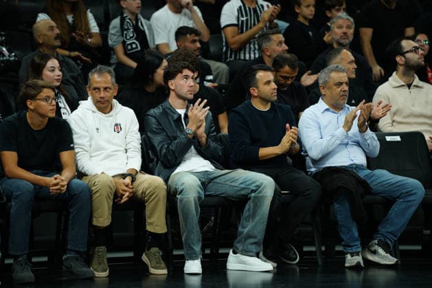 October 2, 2026, Zeytinburnu, Istanbul, Turkey: Besiktas football player DUSAN VLAHOVIC (C) watches the EuroLeague Basketball match between Besiktas vs Barcelona in Istanbul, Turkey on October 2,Ã‚ 2026. EuroLeague Basketball - Besiktas VsÃ‚ Barcelona  - ZUMAu194 20261002_zip_u194_029 Copyright: xTolgaxUluturkx