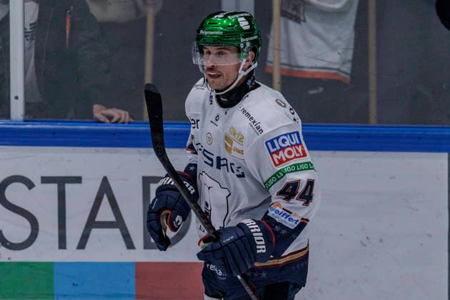 PENNY DEL: Löwen Frankfurt - Eisbären Berlin, 02.10.2026 Brandon Davidson (Eisbären Berlin 44) erzielte das Tor de nTreffer zum 0:1, Löwen Frankfurt - Eisbären Berlin, Frankfurt, NIX Eissporthalle, 2.10.2026 Copyright: xBEAUTIFULxSPORTS Gawlikx