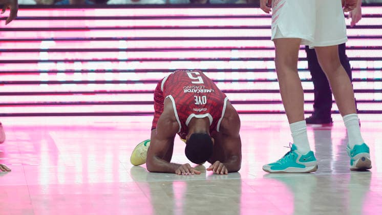 Im Bild: Enttaeuschung bei Kenny Dye (Wuerzburg Baskets, 5) 02.10.2026, Fitness First Wuerzburg Baskets vs. Telekom Baskets Bonn, easyCredit BBL, 4. Spieltag, Deutschland, 97072, tectake-Arena Wuerzburg, Copyright: HMBxMedia xJulienxBecker