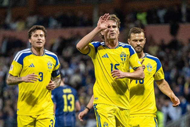 261002 Victor Lindelöf, Carl Starfelt and Jesper Karlström of Sweden celebrate after 0-1 during the Nations League football match between Bosnia and Herzegovina and Sweden on October 2, 2026 in Zenica. Photo: Ludvig Thunman BILDBYRAN kod LT LT0823 fotboll football soccer fotball nations league uefa nations league bosnia and herzegovina sverige sweden sverige a bbeng jubel Copyright: LUDVIGxTHUNMAN BB261002LT113