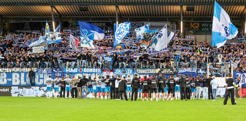 02.10.2026, Deutschland, Stuttgart, Fussball, Regionalliga Südwest, SV Stuttgarter Kickers vs. Kickers Offenbach, Jubel, Schlußjubel (Kickers)