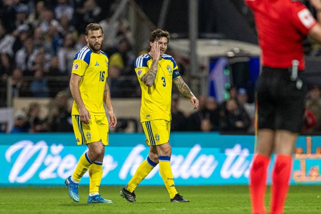 261002 Jesper Karlström and Victor Lindelöf looks dejected during the Nations League football match between Bosnia and Herzegovina and Sweden on October 2, 2026 in Zenica. Photo: Ludvig Thunman BILDBYRAN kod LT LT0823 fotboll football soccer fotball nations league uefa nations league bosnia and herzegovina sverige sweden sverige a bbeng depp Copyright: LUDVIGxTHUNMAN BB261002LT118