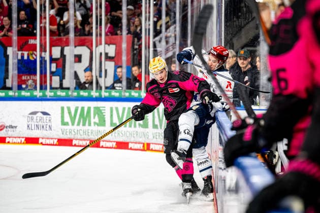 02.10.2026 - Eishockey - Saison 2026 2027 - Penny DEL - Nürnberg Ice Tigers Icetigers - Schwenninger Wild Wings Schwenningen - ThHa - xthxhax - Nikolaus Heigl (15, Nürnberg Ice Tigers, NIT ) Curtis Valk (14, Schwenninger Wild Wings, SWW ) ?? Check