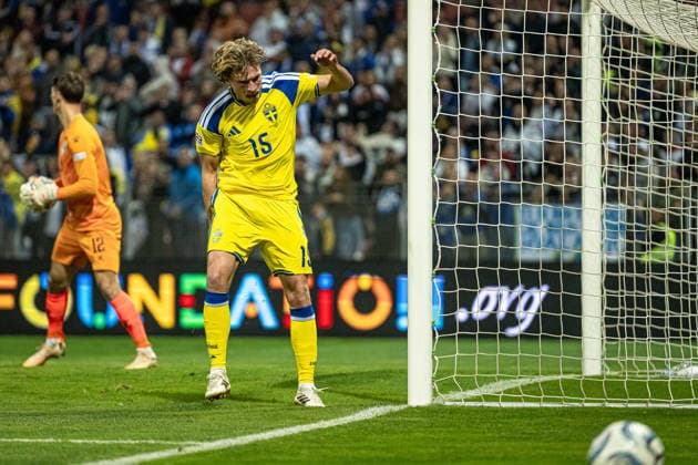 261002 Carl Starfelt of Sweden in pain during the Nations League football match between Bosnia and Herzegovina and Sweden on October 2, 2026 in Zenica. Photo: Ludvig Thunman BILDBYRAN kod LT LT0823 fotboll football soccer fotball nations league uefa nations league bosnia and herzegovina sverige sweden sverige a bbeng Copyright: LUDVIGxTHUNMAN BB261002LT125