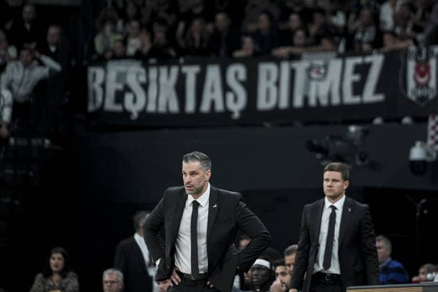 Besiktas v Barcelona - EuroLeague ISTANBUL, TURKIYE - OCTOBER 2: Head coach of Besiktas, Dusan Alimppijevic follows the EuroLeague Round 3 basketball match between Besiktas and Barcelona at Turkcell Basketball Development Center in Istanbul, Turkiye on October 2, 2026. Arife Karakum Anadolu Istanbul Turkey. Editorial use only. Please get in touch for any other usage.  Copyright: x2026xAnadoluxArifexKarakumx