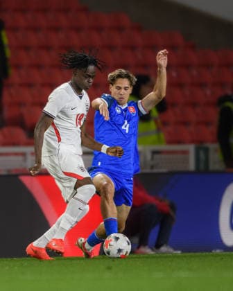 U21, U 21 England v U21 Slovakia, U21 UEFA EUROPEAN CHAMPIONSHIPS Tyrique GEORGE of England and Hugo Pavek of Slovakiabattle for the ball during the U21 UEFA EUROPEAN CHAMPIONSHIPS match between U21 England and U21 Slovakia at the Bet365 Stadium, Stoke-on-Trent, UK on 2 October 2026. Stoke-on-Trent Bet365 Stadium Staffordshire UK Editorial use only , Copyright: xMarkxDunnx PSI-24952-0008
