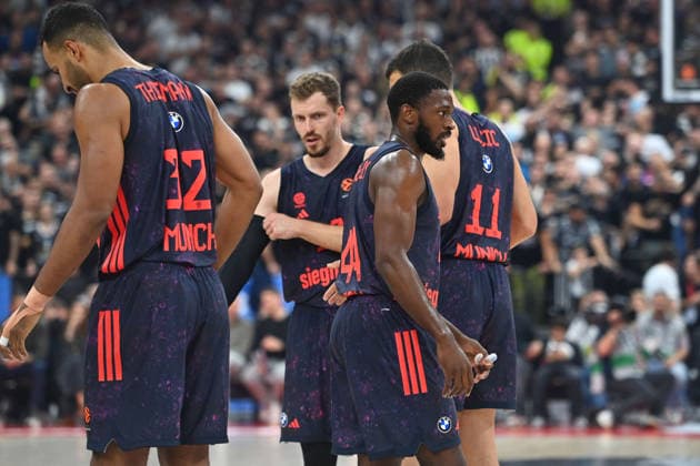 v.li:Johannes THIEMANN (FCB), Andreas OBST (FCB), Kamar BALDWIN (FCB), VLADIMIR LUCIC (FCB), Enttaeuschung,Frust,enttaeuscht,frustriert, niedergeschlagen, Basketball Euro League,Saison 2026 2027, FC Bayern Muenchen - Partizan Belgrad am 02.10.2026 , S A P G A R D EN