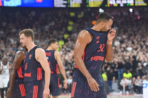 Johannes THIEMANN (FCB), Enttaeuschung,Frust, enttaeuscht,frustriert,niedergeschlagen, hi:Andreas OBST (FCB). Basketball Euro League,Saison 2026 2027, FC Bayern Muenchen - Partizan Belgrad am 02.10.2026 , S A P G A R D EN