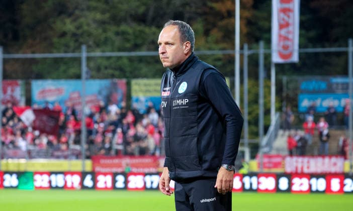 02.10.2026, Deutschland, Stuttgart, Fussball, Regionalliga Südwest, SV Stuttgarter Kickers vs. Kickers Offenbach, Kickers Trainer Holger Bachthaler