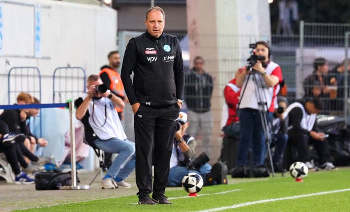02.10.2026, Deutschland, Stuttgart, Fussball, Regionalliga Südwest, SV Stuttgarter Kickers vs. Kickers Offenbach, Kickers Trainer Holger Bachthaler