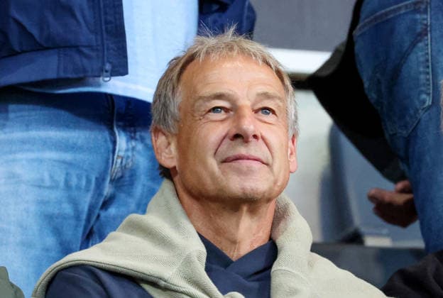 02.10.2026, Deutschland, Stuttgart, Fussball, Regionalliga Südwest, SV Stuttgarter Kickers vs. Kickers Offenbach, Jürgen Klinsmann auf der Tribüne