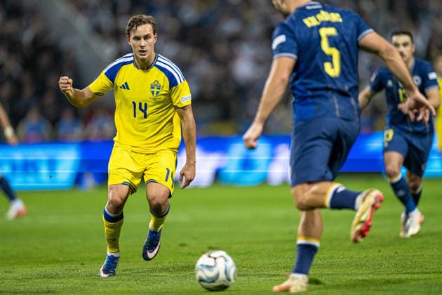 261002 Hampus Skoglund of Sweden during the Nations League football match between Bosnia and Herzegovina and Sweden on October 2, 2026 in Zenica. Photo: Ludvig Thunman BILDBYRAN kod LT LT0823 fotboll football soccer fotball nations league uefa nations league bosnia and herzegovina sverige sweden sverige a bbeng Copyright: LUDVIGxTHUNMAN BB261002LT131