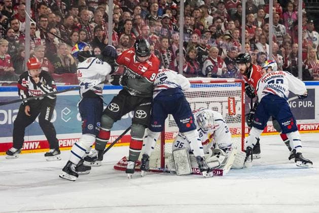 Eishockey Penny-DEL 5.Spieltag Kölner Haie - EHC Red Bull München am 02.10.2026 in der Lanxess Arena in Köln Viel Gerangel vor Mathias Niederberger ( München ), mitte Gemäß den Vorgaben der DEL Deutsche Eishockey Liga ist die Publikation und Weiterverwertung der Aufnahmen in elektronischen Medien und Endgeräten aller Art während des laufenden Spiels nicht zulässig.
