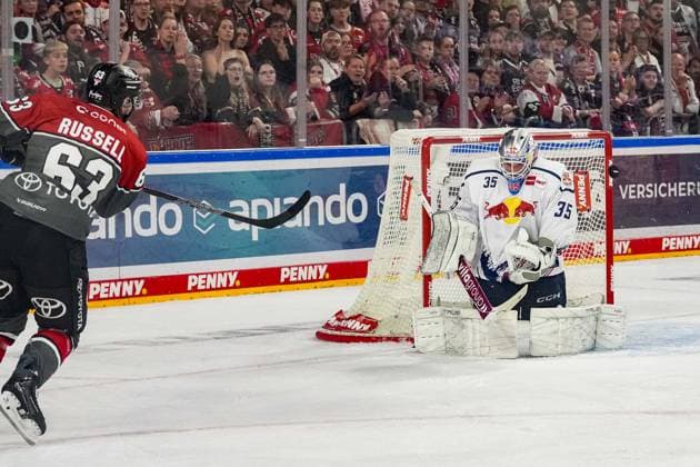 Eishockey Penny-DEL 5.Spieltag Kölner Haie - EHC Red Bull München am 02.10.2026 in der Lanxess Arena in Köln Der Torschuss von Patrick Russell ( Köln ), links - geht leider nur an den Pfosten Gemäß den Vorgaben der DEL Deutsche Eishockey Liga ist die Publikation und Weiterverwertung der Aufnahmen in elektronischen Medien und Endgeräten aller Art während des laufenden Spiels nicht zulässig.