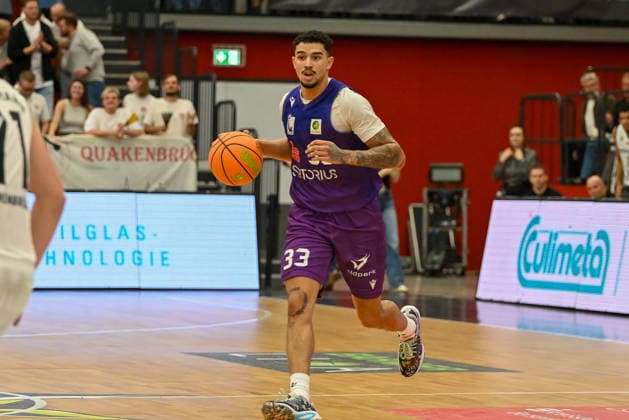 Tai Bibbs (BG Goettingen, 33) Artland Dragons vs. BG Goettingen, 2. Basketball-Bundesliga, Pro A, 2. Spieltag, Saison 2026 2027, 02.10.2026, Artland Dragons vs. BG Goettingen, 2. Basketball-Bundesliga, Pro A, 2. Spieltag, Saison 2026 2027, 02.10.2026 Quakenbrueck Copyright: xEibner-Pressefoto RobertxGertzenx EP_RGN