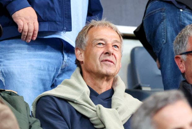 02.10.2026, Deutschland, Stuttgart, Fussball, Regionalliga Südwest, SV Stuttgarter Kickers vs. Kickers Offenbach, Jürgen Klinsmann auf der Tribüne