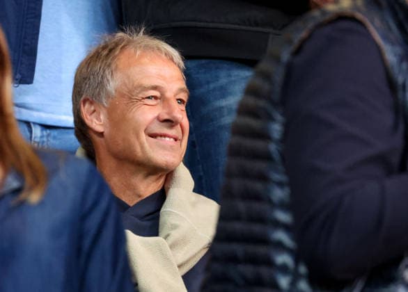 02.10.2026, Deutschland, Stuttgart, Fussball, Regionalliga Südwest, SV Stuttgarter Kickers vs. Kickers Offenbach, Jürgen Klinsmann auf der Tribüne