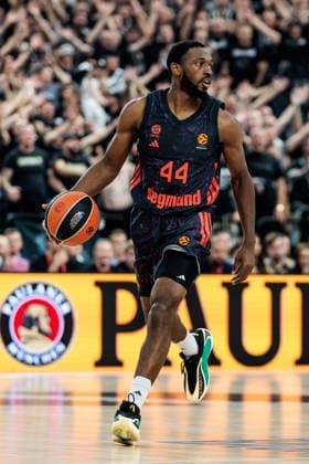 MUNICH, GERMANY - OCTOBER 02: Kamar Baldwin (FC Bayern Muenchen, 44) controls the balln during the Turkish Airlines EuroLeague match between FC Bayern Muenchen vs. Partizan Mozzart Bet Belgrade at SAP Garden on round 3 of Turkish Airlines EuroLeague on October 02, 2026 in Munich, Germany. Bavaria Germany Copyright: xSteffiexWunderlx