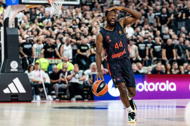 MUNICH, GERMANY - OCTOBER 02: Kamar Baldwin (FC Bayern Muenchen, 44) controls the ball during the Turkish Airlines EuroLeague match between FC Bayern Muenchen vs. Partizan Mozzart Bet Belgrade at SAP Garden on round 3 of Turkish Airlines EuroLeague on October 02, 2026 in Munich, Germany. Bavaria Germany Copyright: xSteffiexWunderlx