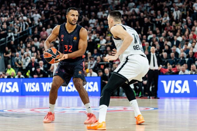 MUNICH, GERMANY - OCTOBER 02: Johannes JT Thiemann (FC Bayern Muenchen, 32) controls the ball against Nikola Tanaskovic (Partizan Mozzart Bet Belgrade, 10) during the Turkish Airlines EuroLeague match between FC Bayern Muenchen vs. Partizan Mozzart Bet Belgrade at SAP Garden on round 3 of Turkish Airlines EuroLeague on October 02, 2026 in Munich, Germany. Bavaria Germany Copyright: xSteffiexWunderlx