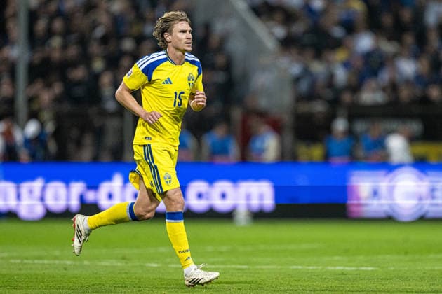 261002 Carl Starfelt of Sweden during the Nations League football match between Bosnia and Herzegovina and Sweden on October 2, 2026 in Zenica. Photo: Ludvig Thunman BILDBYRAN kod LT LT0823 fotboll football soccer fotball nations league uefa nations league bosnia and herzegovina sverige sweden sverige a bbeng Copyright: LUDVIGxTHUNMAN BB261002LT135