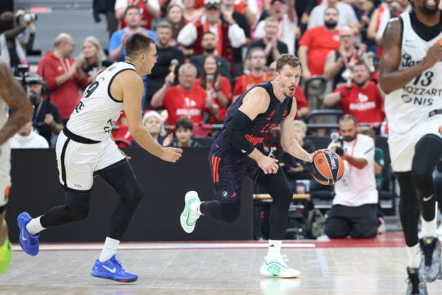 Andreas Obst (FC Bayern Basketball, 13) mit Arijan Lakic (Partizan Belgrad, 19), GER, FC Bayern Basketball vs. Partizan Mozzart Bet Belgrad, Basketball, Euroleague, 3. Spieltag, Saison 2026 2027, 02.10.2026, GER, FC Bayern Basketball vs. Partizan Mozzart Bet Belgrad, Basketball, Euroleague, 3. Spieltag, Saison 2026 2027, 02.10.2026 Muenchen Copyright: xEibner-Pressefoto JennixMaulx EP_JML