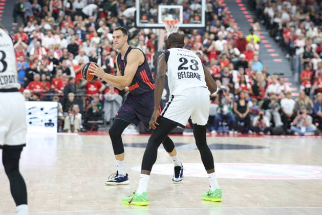 Johannes Voigtmann (FC Bayern Basketball, 07) mit Ball mit Tonye Jekiri (Partizan Belgrad, 23), GER, FC Bayern Basketball vs. Partizan Mozzart Bet Belgrad, Basketball, Euroleague, 3. Spieltag, Saison 2026 2027, 02.10.2026, GER, FC Bayern Basketball vs. Partizan Mozzart Bet Belgrad, Basketball, Euroleague, 3. Spieltag, Saison 2026 2027, 02.10.2026 Muenchen Copyright: xEibner-Pressefoto JennixMaulx EP_JML