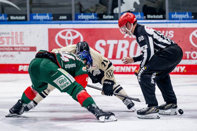 Linesperson Maksim Cepik fuehrt ein Bully Faceoff aus zwischen Trevor Parkes (Augsburger Panther, 84) und Justin Feser (Grizzlys Wolfsburg, 71) GER, Augsburger Panther vs. Grizzlys Wolfsburg, Eishockey, DEL, Saison 2026 2027, 4. Spieltag, 02.10.2026. Foto: HMB Media Heike Feiner Copyright: HMBxMedia HeikexFeiner
