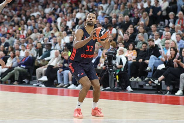Johannes Thiemann (FC Bayern Basketball, 32) mit Ball, GER, FC Bayern Basketball vs. Partizan Mozzart Bet Belgrad, Basketball, Euroleague, 3. Spieltag, Saison 2026 2027, 02.10.2026, GER, FC Bayern Basketball vs. Partizan Mozzart Bet Belgrad, Basketball, Euroleague, 3. Spieltag, Saison 2026 2027, 02.10.2026 Muenchen Copyright: xEibner-Pressefoto JennixMaulx EP_JML
