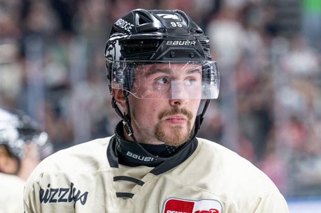 Fabio Pfohl (Grizzlys Wolfsburg, 95) sieht leicht resignierend aus beim Zwischenstand von 1:5 Portrait Portraet GER, Augsburger Panther vs. Grizzlys Wolfsburg, Eishockey, DEL, Saison 2026 2027, 4. Spieltag, 02.10.2026. Foto: HMB Media Heike Feiner Copyright: HMBxMedia HeikexFeiner