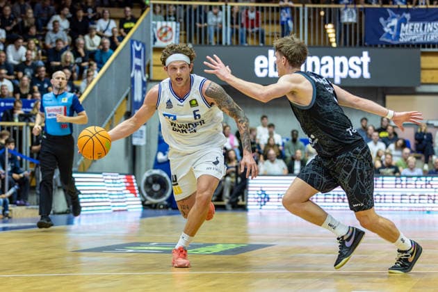 Zweikampf Booker Coplin (HAKRO Merlins Crailsheim, 06) Aiden Warnholtz (Tigers Tuebingen, 03), GER, HAKRO Merlins Crailsheim vs. Tigers Tuebingen, Basketball, 2. Basketball Bundesliga, Pro A, 02. Spieltag, Spielzeit 2026 2027, 02.10.2026, GER, HAKRO Merlins Crailsheim vs. Tigers Tuebingen, Basketball, 2. Basketball Bundesliga, Pro A, 02. Spieltag, Spielzeit 2026 2027, 02.10.2026 Ilshofen Copyright: xEibner-Pressefoto JanixPlessx EP_JPL