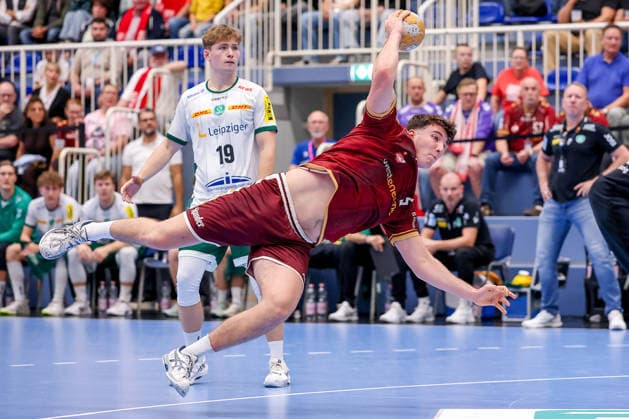 02.10.2026, 6. Spieltag der 2. Handball-Bundesliga, TuSEM Essen - SC DHfK Leipzig. Valentin Willner (TUSEM Essen 05) wirft den Ball auf das Tor NRW Deutschland