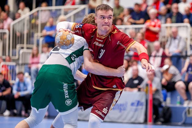 02.10.2026, 6. Spieltag der 2. Handball-Bundesliga, TuSEM Essen - SC DHfK Leipzig. Max Neuhaus (TUSEM Essen 37) kämpft am Kreis um den Ball NRW Deutschland