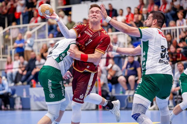 02.10.2026, 6. Spieltag der 2. Handball-Bundesliga, TuSEM Essen - SC DHfK Leipzig. Max Neuhaus (TUSEM Essen 37) kämpft am Kreis um den Ball NRW Deutschland